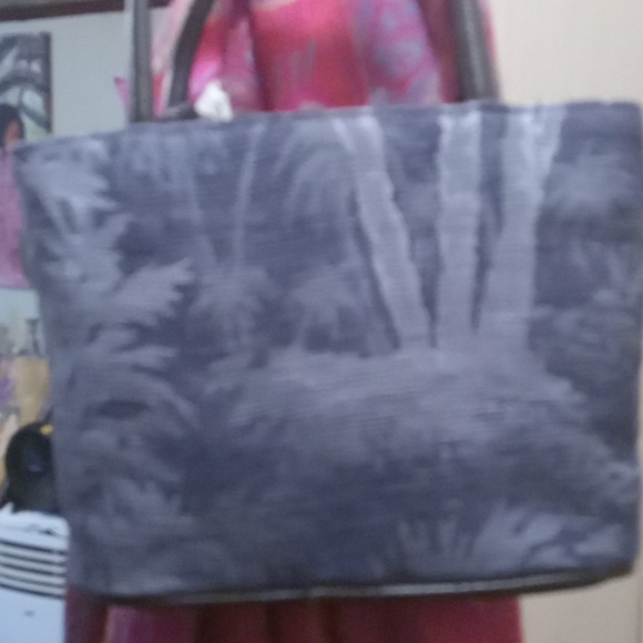 Purse, BuenoMini Bluejean Jungle Print with embroidered Tiger, NEW - Picture 4 of 4